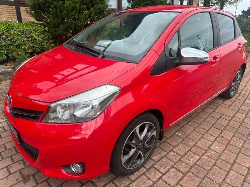 Rot Gebraucht 2014 Toyota Yaris Trend Limousine | 6.990 € (Guter Preis) - Bild 1/4
