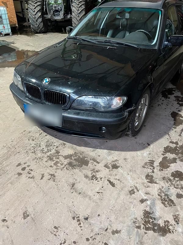 Schwarz Gebraucht 2003 BMW 320 Kombi | 2.000 € (Fairer Preis) - Bild 1/4