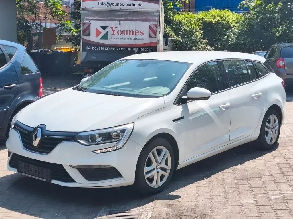 Gebraucht Renault Mégane IV Play 101 PS (74 kW) 2017 Weiß Limousine