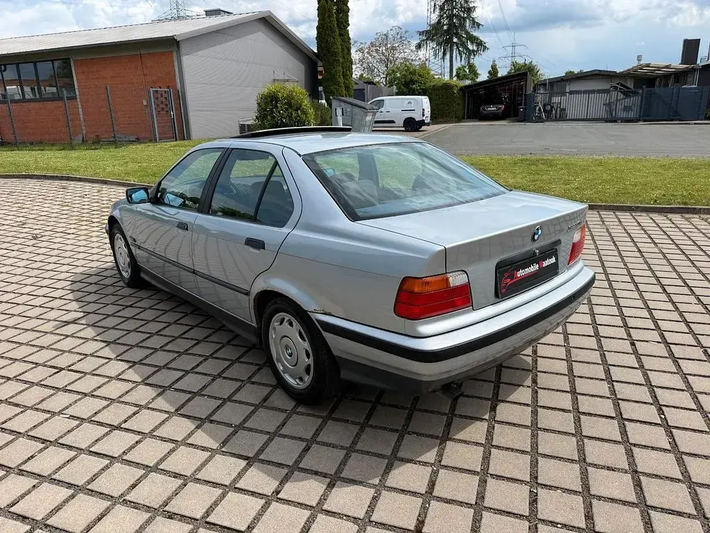 Gebraucht BMW 320 150 PS (110 kW) 1996 Silber Limousine