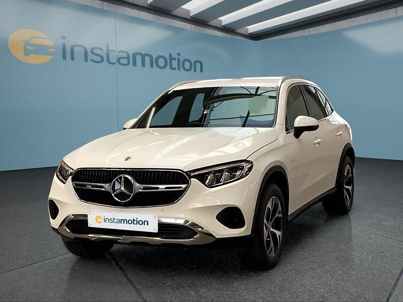 Weiß Gebraucht 2024 Mercedes GLC300e SUV | 55.799 € (Fairer Preis) - Bild 1/4