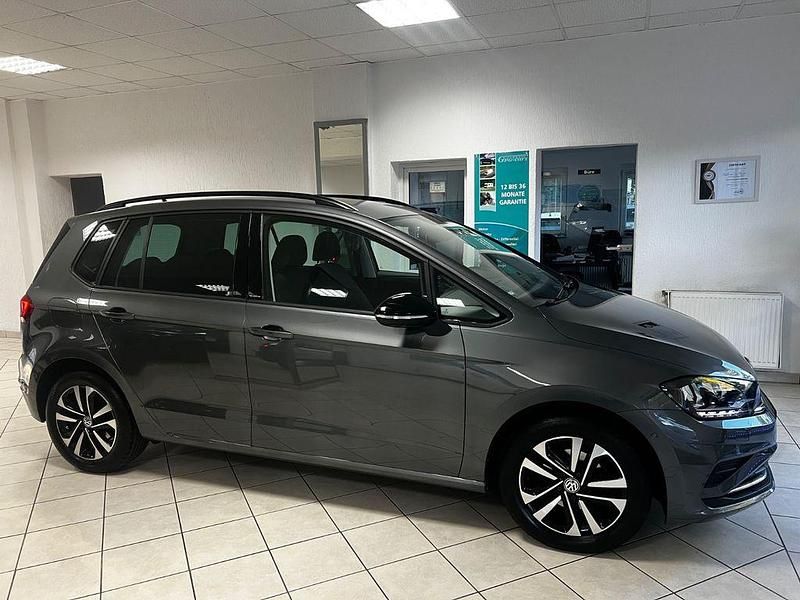 Grau Gebraucht 2019 VW Golf Sportsvan IQ Drive Van / Kleinbus | 14.000 € (Superpreis) - Bild 1/4