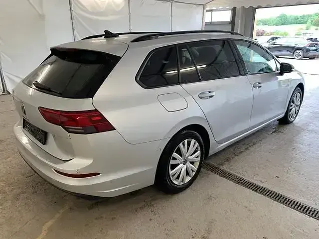 Gebraucht VW Golf VIII Life 150 PS (110 kW) 2022 Reflexsilber metallic (metallic) Kombi