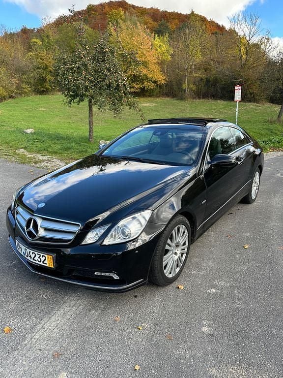 Schwarz Gebraucht 2009 Mercedes E350 Avantgarde Coupé | 9.500 € (Guter Preis) - Bild 1/4