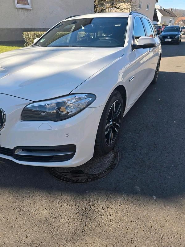 Weiß Gebraucht 2017 BMW 520 Kombi | 15.000 € (Fairer Preis) - Bild 1/4