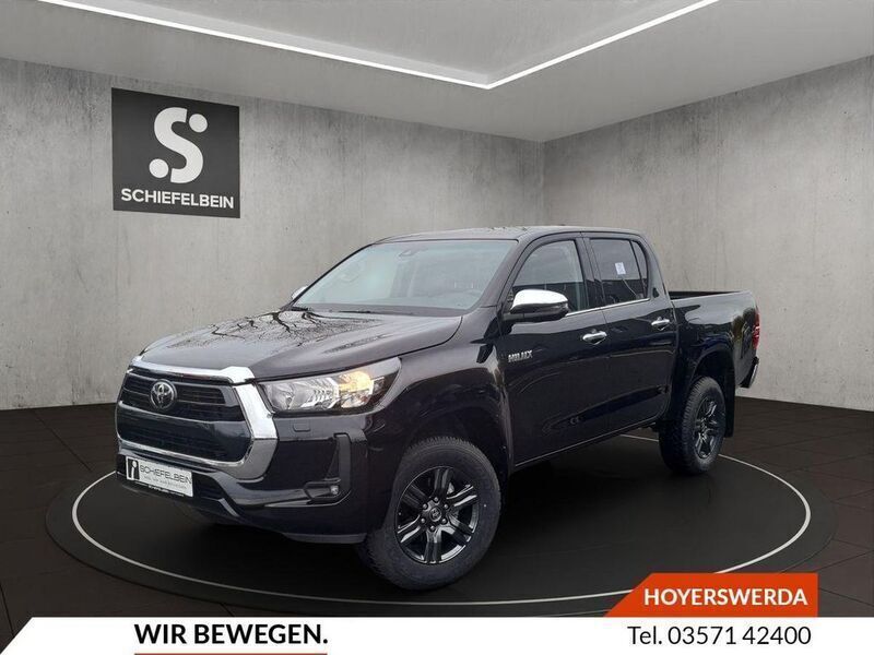 Tiefschwarz mica metallic Neu 2024 Toyota HiLux Comfort Abholung | 43.980 € (Guter Preis) - Bild 1/4