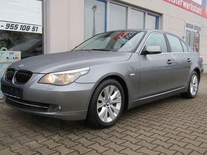 Spacegrau metallic Gebraucht 2008 BMW 523 Limousine | 9.350 € (Etwas zu teuer) - Bild 1/4