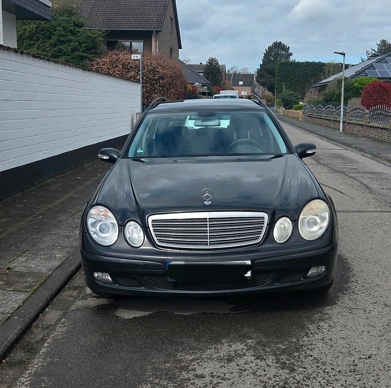 Gebraucht Mercedes E220 150 PS (110 kW) 2005 Schwarz Kombi