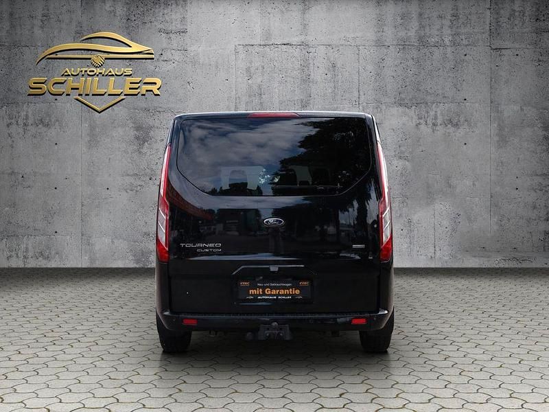 Gebraucht Ford Tourneo 170 PS (125 kW) 2018 Schwarz Van / Kleinbus