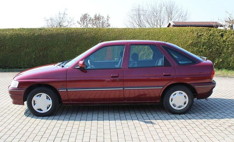 Gebraucht Ford Escort 90 PS (66 kW) 1994 Rot Limousine