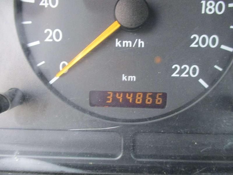 Gebraucht Mercedes ML320 218 PS (160 kW) 2002 Silber SUV