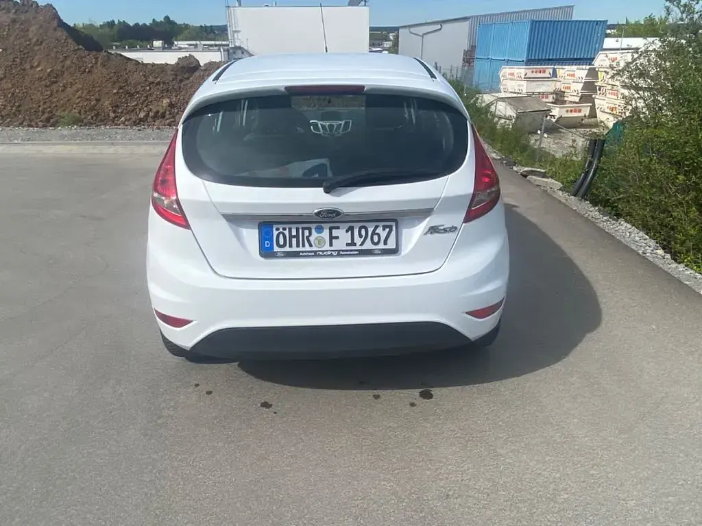 Gebraucht Ford Fiesta Titanium 82 PS (60 kW) 2011 Weiß Limousine