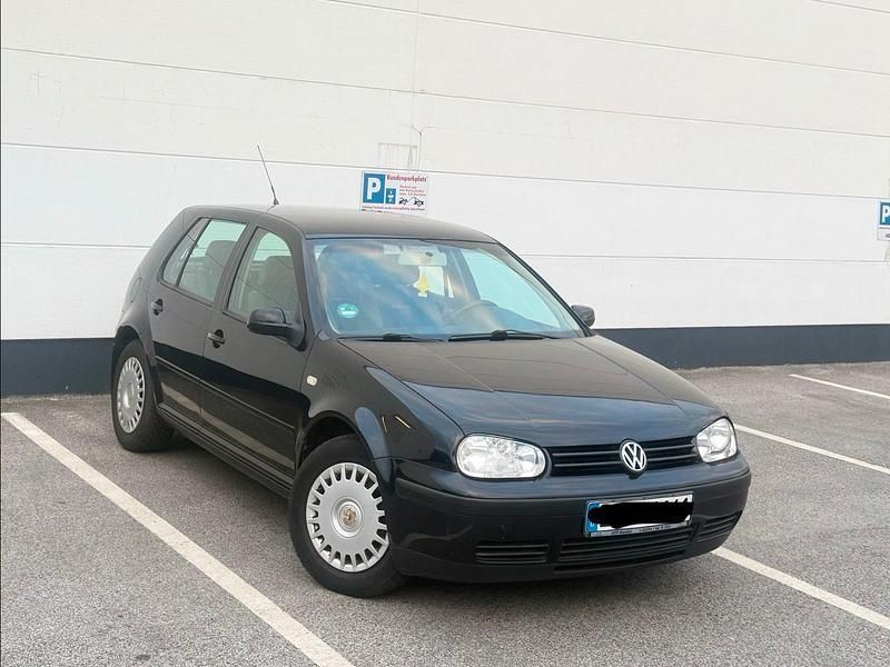 Schwarz Gebraucht 2000 VW Golf IV Kleinwagen | 950 € (Guter Preis) - Bild 1/4