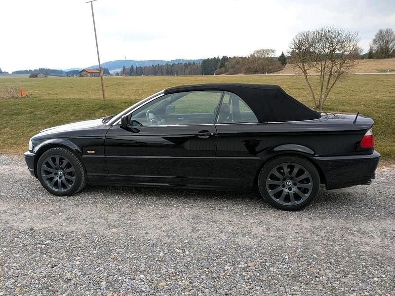 Gebraucht BMW 320 Cabriolet 170 PS (125 kW) 2001 Schwarz Cabrio