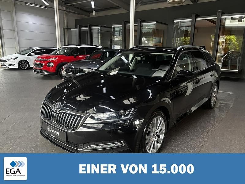 Schwarz metallic Gebraucht 2021 Skoda Superb Style Kombi | 27.820 € (Etwas zu teuer) - Bild 1/4