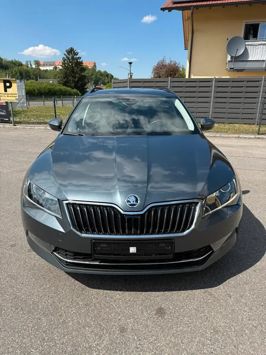 Gebraucht Skoda Superb 190 PS (139 kW) 2016 Grau Kombi