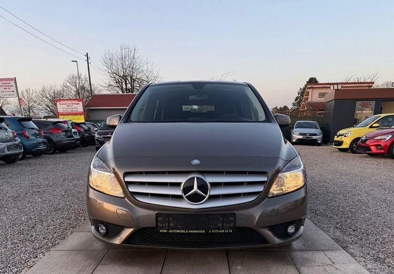 Gebraucht Mercedes B200 Style 156 PS (114 kW) 2013 Grau Van / Kleinbus