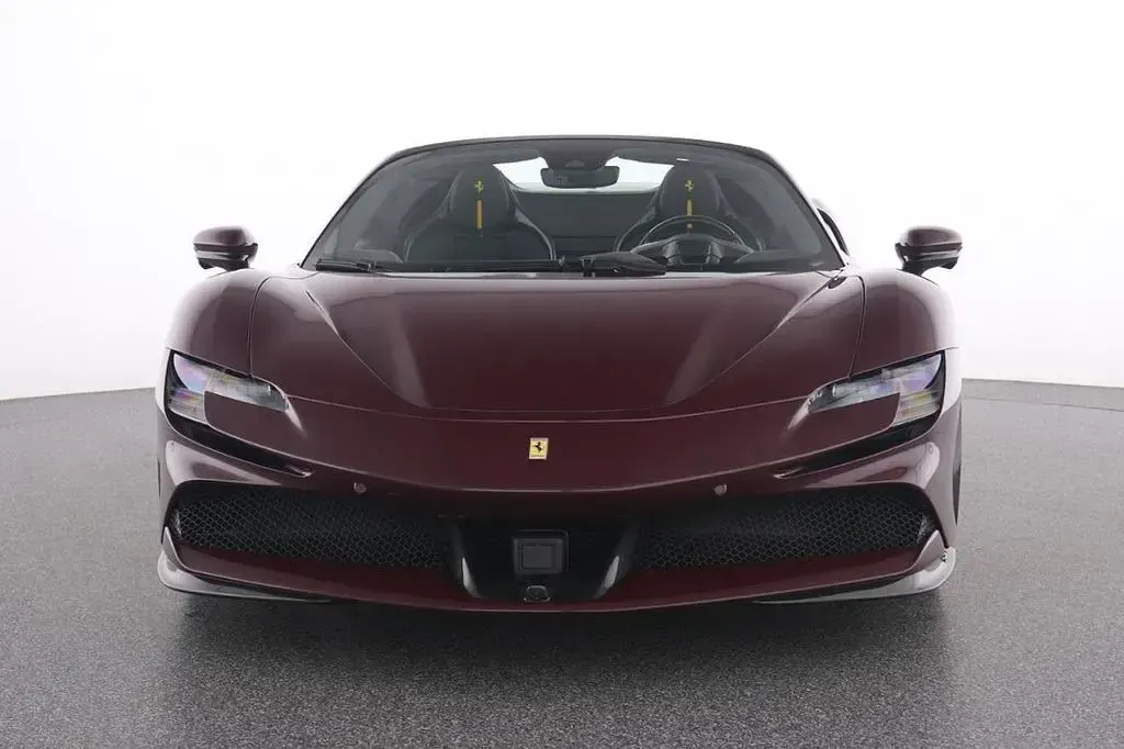 Gebraucht Ferrari SF90 999 PS (734 kW) 2024 Rot Cabrio
