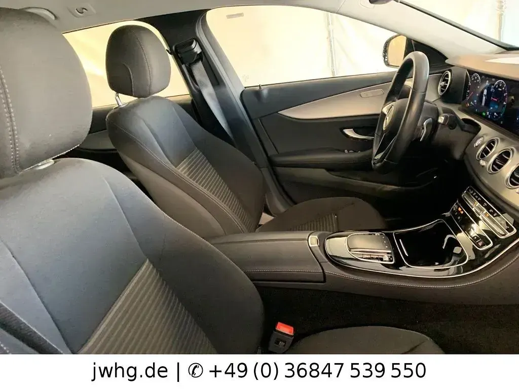 Gebraucht Mercedes E300 Avantgarde 306 PS (225 kW) 2022 Schwarz Limousine