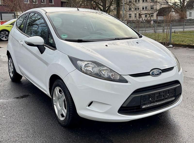 Gebraucht Ford Fiesta 60 PS (44 kW) 2010 Weiß Kleinwagen