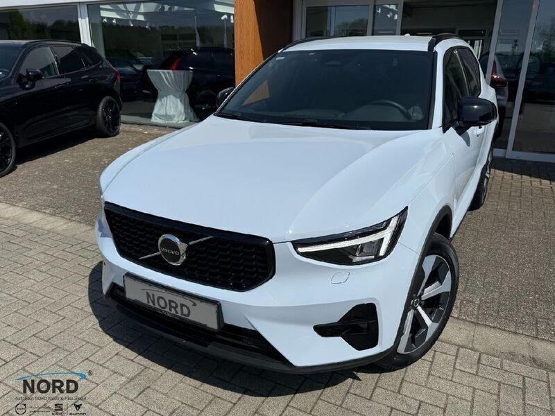 Blau Gebraucht 2024 Volvo XC40 Plus SUV | 37.950 € (Fairer Preis) - Bild 1/4