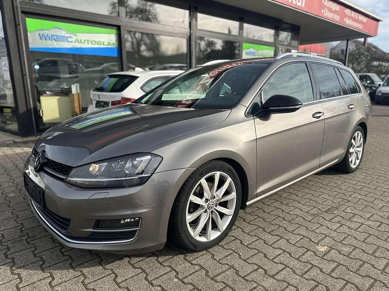 Limestone grey metallic Gebraucht 2014 VW Golf VII Highline Kombi | 7.699 € (Superpreis) - Bild 1/4