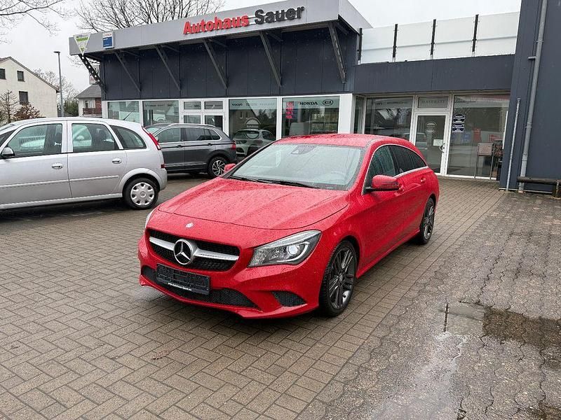 Gebraucht Mercedes CLA250 211 PS (155 kW) 2016 Rot Limousine