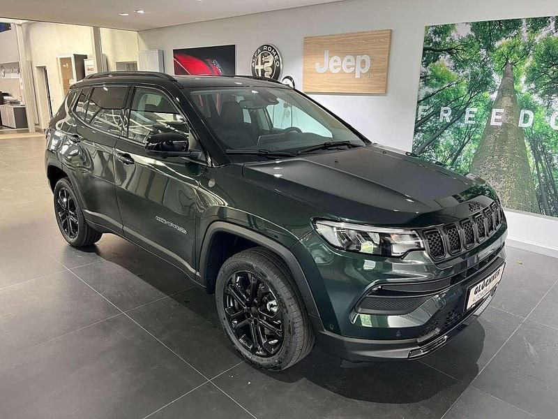 Neu Jeep Compass North 131 PS (96 kW) 2025 Grün SUV