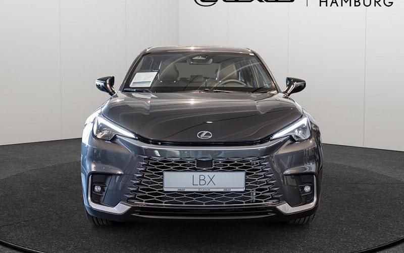 Neu Lexus LBX 136 PS (100 kW) 2026 Grau SUV