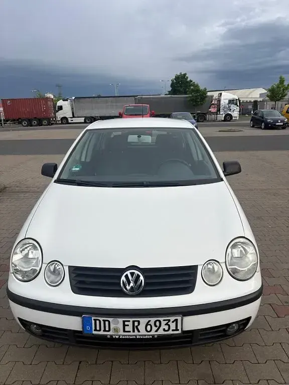 Gebraucht VW Polo Basis 75 PS (55 kW) 2003 Weiß Limousine