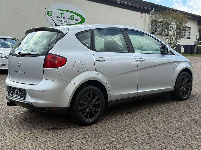 Gebraucht Seat Altea Stylance 160 PS (117 kW) 2012 Silber Van / Kleinbus