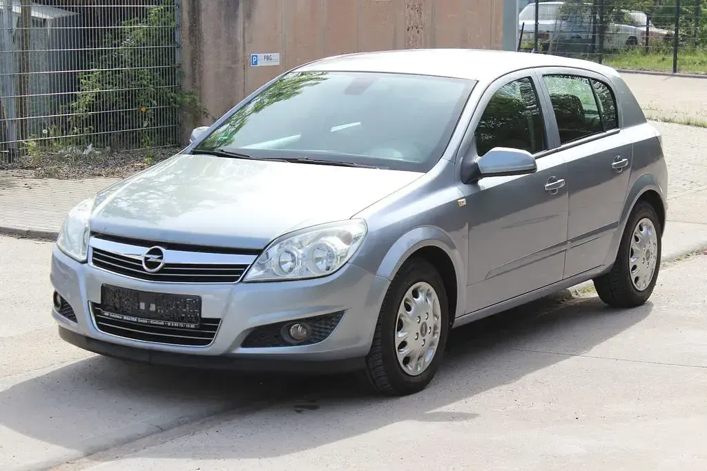 Gebraucht Opel Astra Edition 116 PS (85 kW) 2007 Silber Limousine