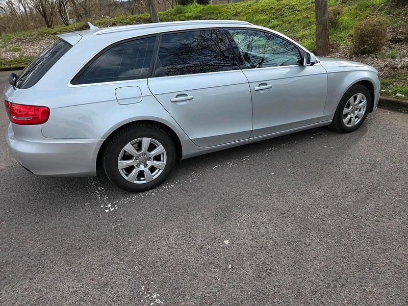 Gebraucht Audi A4 143 PS (105 kW) 2011 Grau Kombi