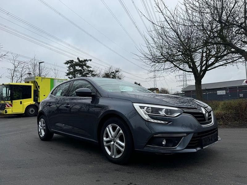 Grau Gebraucht 2016 Renault Mégane IV Experience Limousine | 7.490 € (Fairer Preis) - Bild 1/4