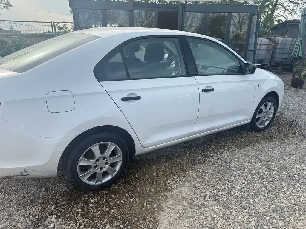 Gebraucht Skoda Rapid Active 75 PS (55 kW) 2014 Weiß Kleinwagen