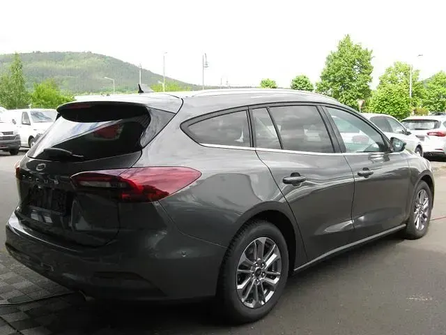 Gebraucht Ford Focus Titanium X 116 PS (85 kW) 2023 Magneticgrau (metallic) (metallic) Kombi