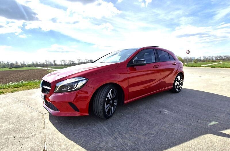 Rot Gebraucht 2017 Mercedes A180 Limousine | 16.450 € (Guter Preis) - Bild 1/4