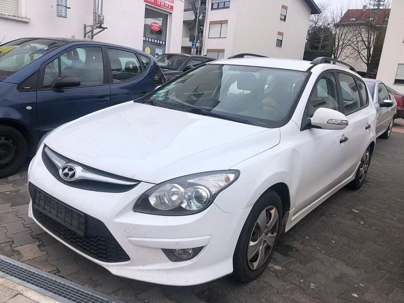 Gebraucht Hyundai i30 Classic 90 PS (66 kW) 2011 Weiß Kombi