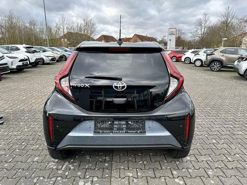 Neu Toyota Aygo X 72 PS (52 kW) 2025 Grau SUV