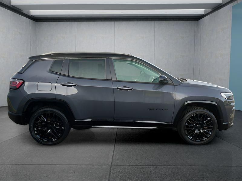 Grau Gebraucht 2024 Jeep Compass SUV | 27.749 € (Fairer Preis) - Bild 1/4