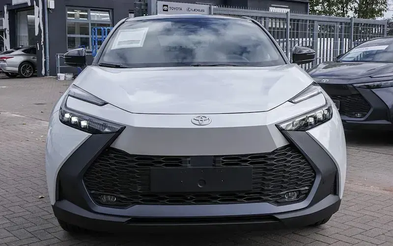 Neu Toyota C-HR 140 PS (102 kW) 2025 Weiß SUV