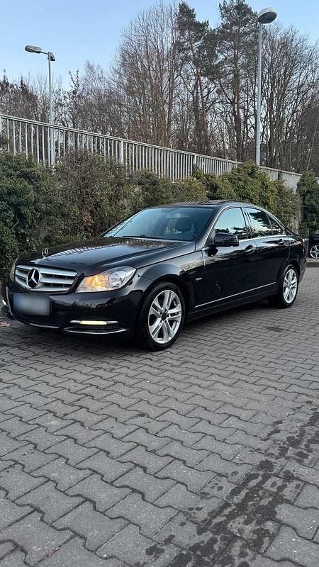 Gebraucht Mercedes C180 157 PS (115 kW) 2012 Schwarz Limousine