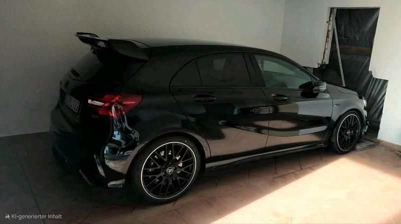 Schwarz Gebraucht 2017 Mercedes A45 AMG AMG Kleinwagen | 35.800 € - Bild 1/4