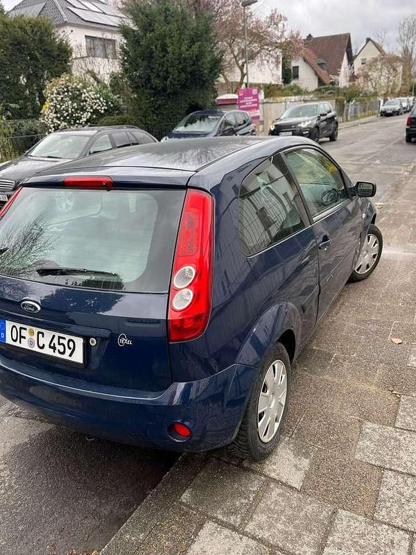 Gebraucht Ford Fiesta 60 PS (44 kW) 2007 Blau Kleinwagen
