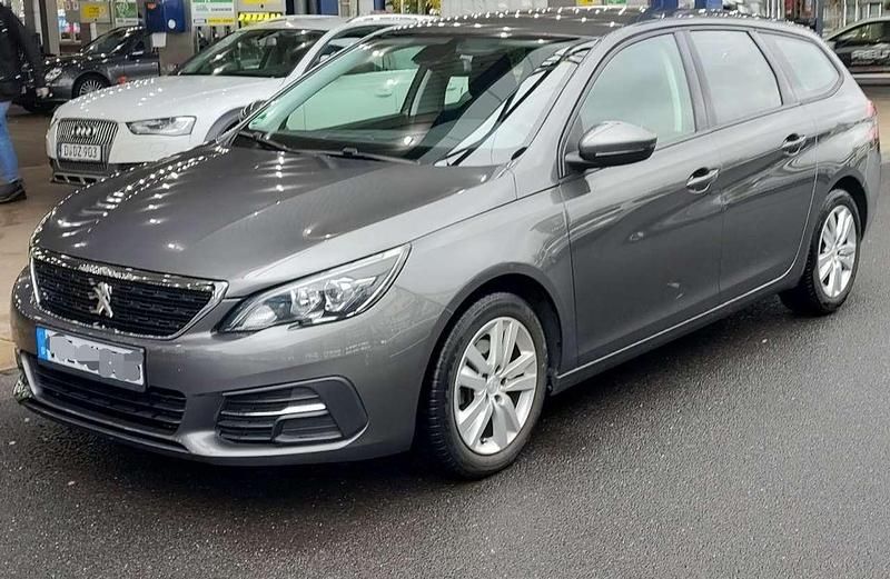 Grau Gebraucht 2019 Peugeot 308 Kombi | 12.400 € (Fairer Preis) - Bild 1/4