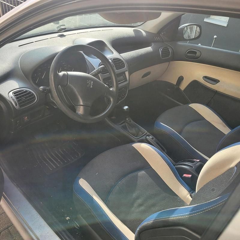 Gebraucht Peugeot 206 60 PS (44 kW) 2005 Silber Kleinwagen