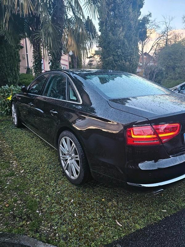 Second-hand Audi A8 306 CP (225 kW) 2013 Maro Berlinǎ