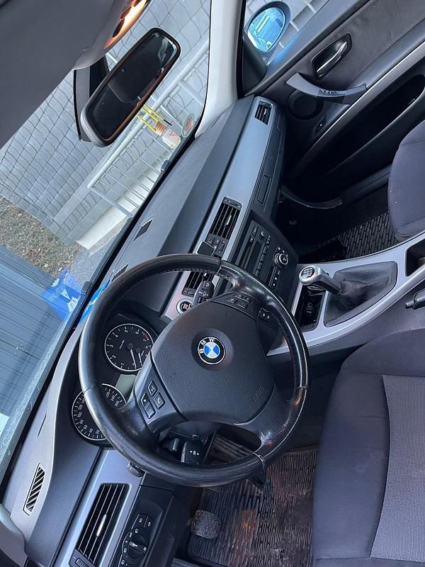 Gebraucht BMW 318 129 PS (94 kW) 2007 Andere farben Limousine