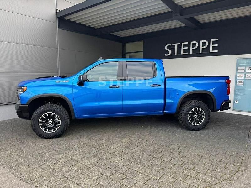 Neu Chevrolet Silverado 426 PS (313 kW) 2025 Blau SUV
