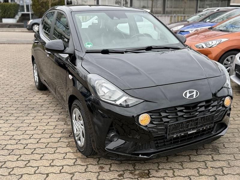 Gebraucht Hyundai i10 Select 67 PS (49 kW) 2020 Schwarz Kleinwagen